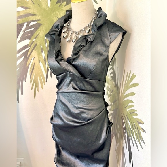 Xscape,Metallic Ruffle Satin Cocktail Silver Elegant Gray Satin Dress,EUC,Size 4 - Picture 9 of 13
